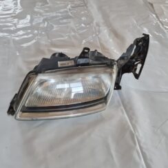 Priekšējais kreisais lukturis priekš SAAB 9-5 1999