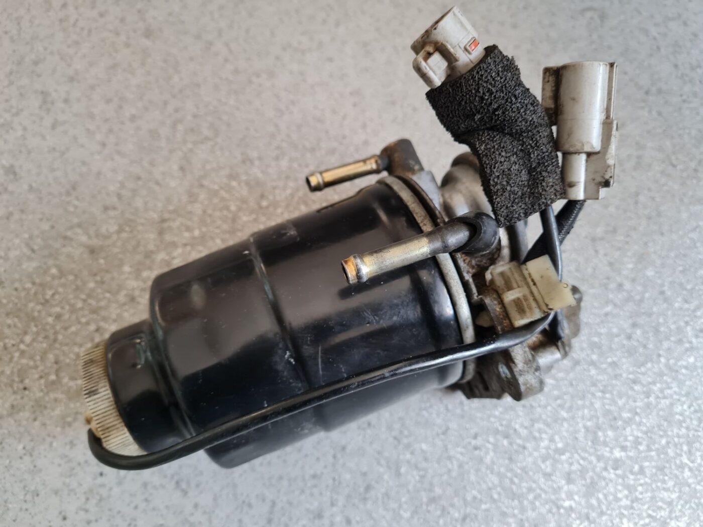 Degvielas filtra korpuss priekš NEW AND USED CAR SPARE PARTS 2 Degvielas filtra korpuss priekš NEW AND USED CAR SPARE PARTS