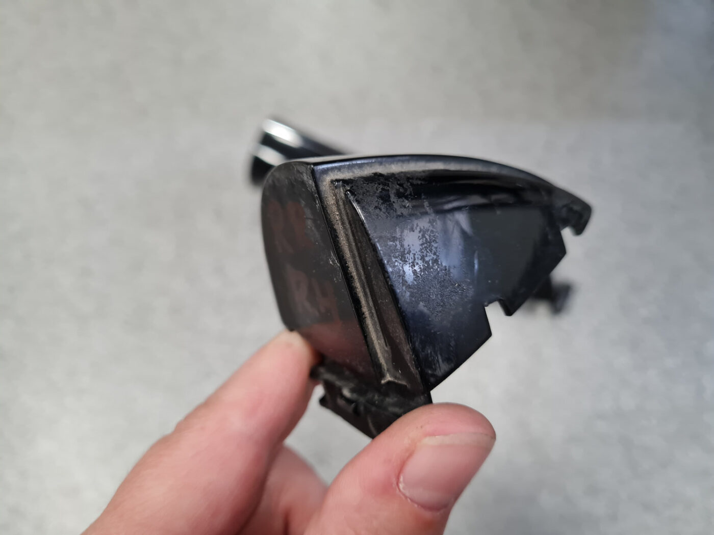 Aizmugurējāis labais durvju rokturis priekš MERCEDES BENZ ML320 2005 BLACK 5 Aizmugurējāis labais durvju rokturis priekš MERCEDES BENZ ML320 2005 BLACK