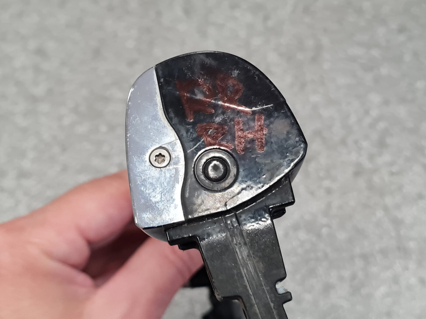 Aizmugurējāis labais durvju rokturis priekš MERCEDES BENZ ML320 2005 BLACK 3 Aizmugurējāis labais durvju rokturis priekš MERCEDES BENZ ML320 2005 BLACK