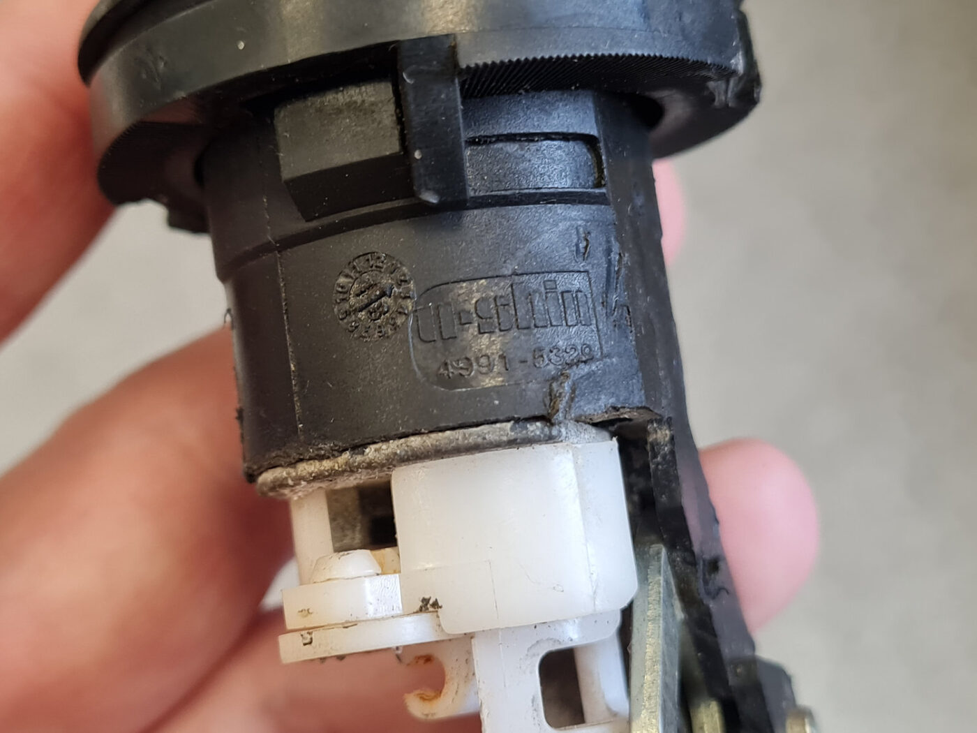 Bagāžnieka vāka slēdzene priekš DACIA LODGY 2014 4 Bagāžnieka vāka slēdzene priekš DACIA LODGY 2014