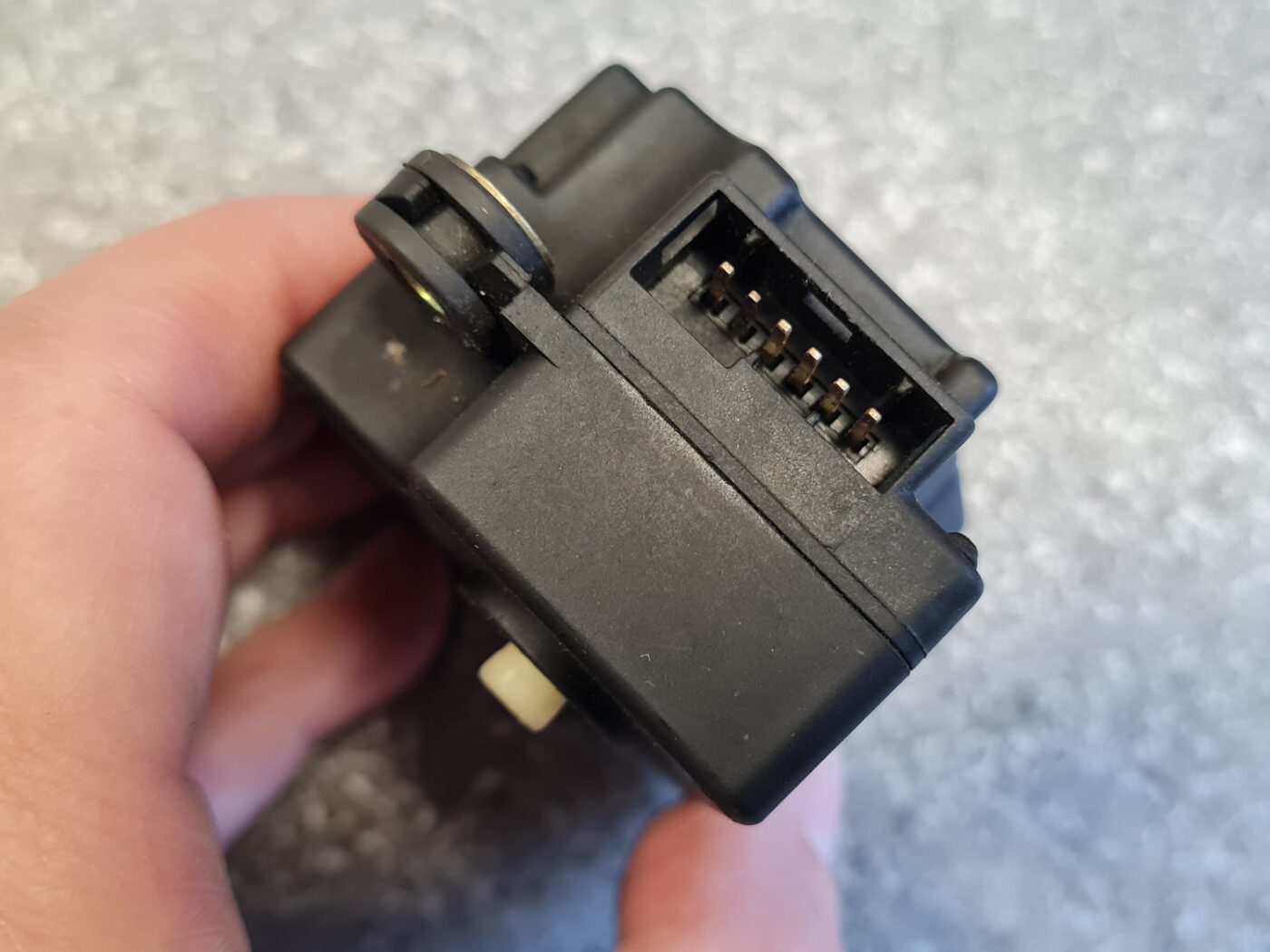 Apsildes sistēmas aktuators priekš VOLVO V70 2003 GREY 3 Apsildes sistēmas aktuators priekš VOLVO V70 2003 GREY