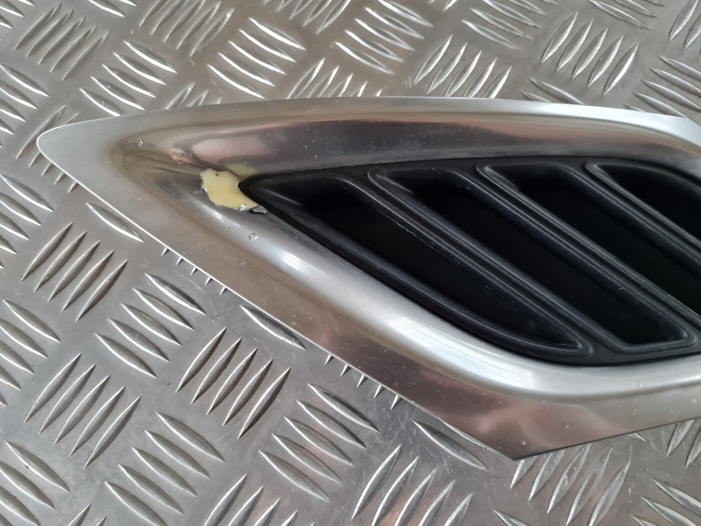 Bufera reste priekš SAAB 9-3 2009 7 Bufera reste priekš SAAB 9-3 2009