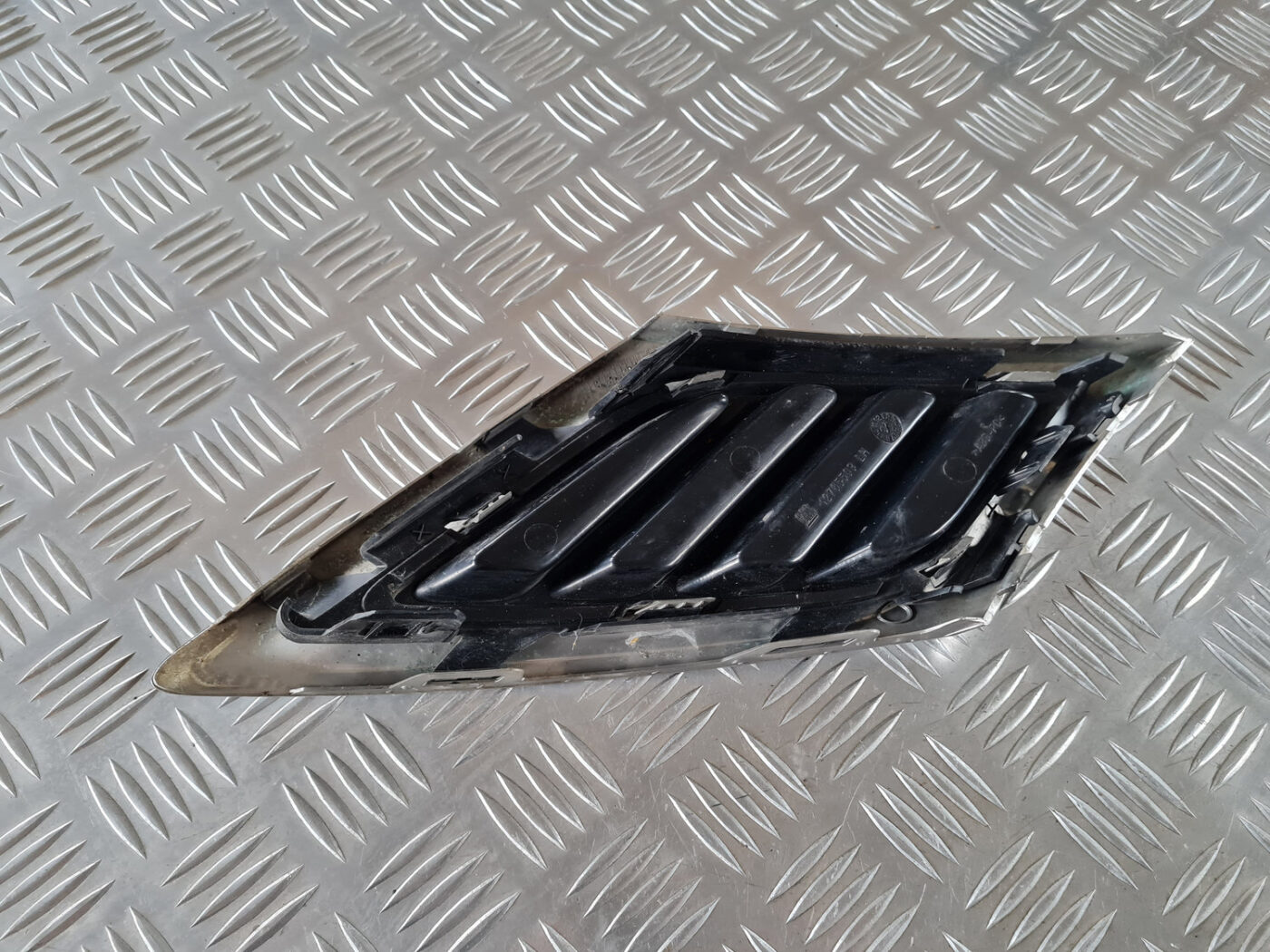 Bufera reste priekš SAAB 9-3 2009 6 Bufera reste priekš SAAB 9-3 2009