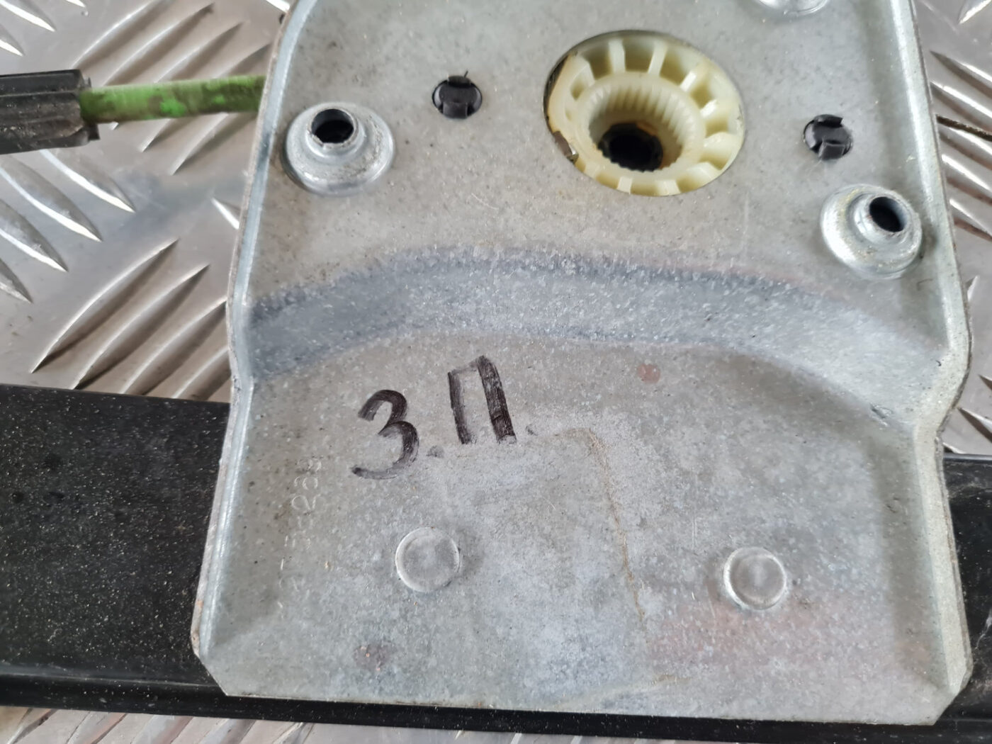 Stikla pacelšanas mehānisms aizmugurējais labais priekš SAAB 9-3 2009 2 Stikla pacelšanas mehānisms aizmugurējais labais priekš SAAB 9-3 2009