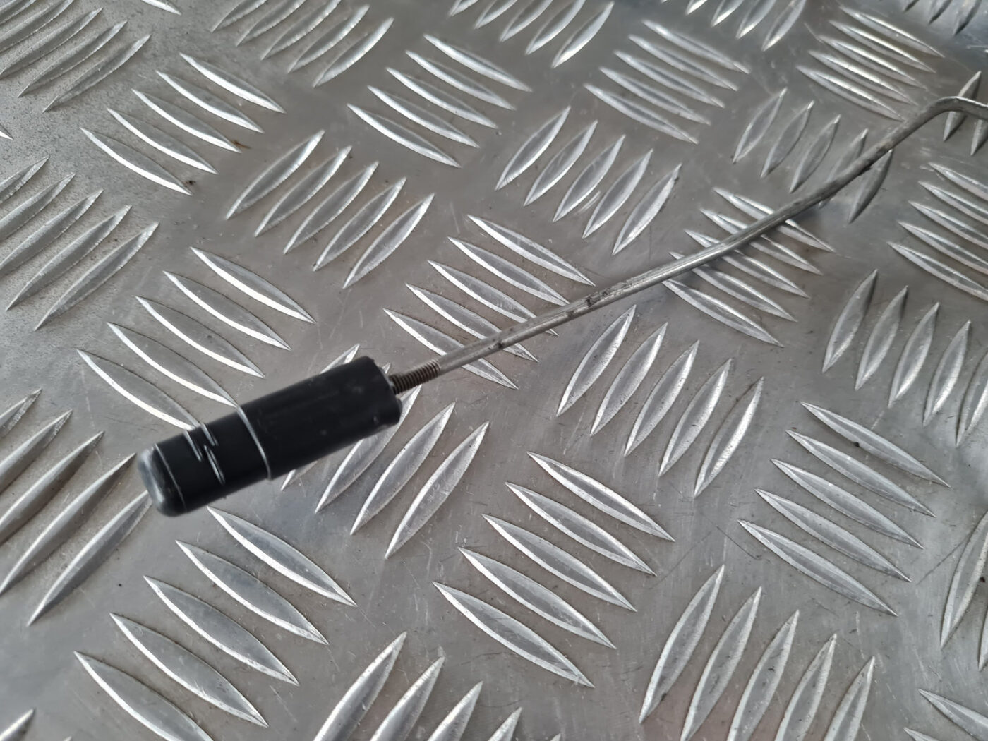 Priekšējo labo durvju slēdzene priekš SAAB 9-3 2009 2 Priekšējo labo durvju slēdzene priekš SAAB 9-3 2009