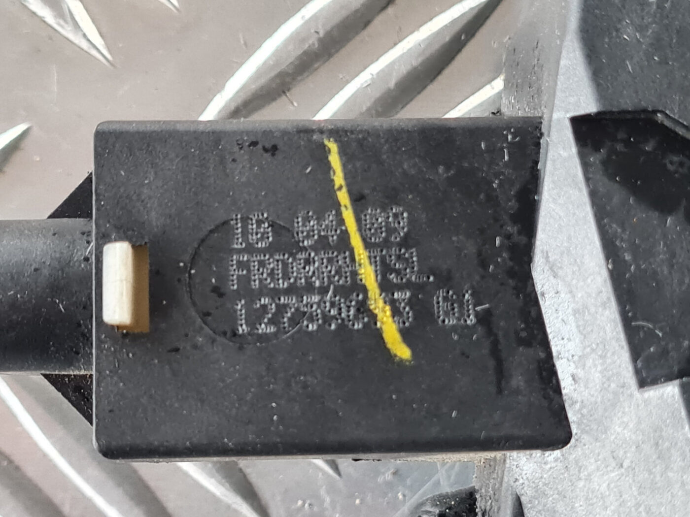 Priekšējo labo durvju slēdzene priekš SAAB 9-3 2009 3 Priekšējo labo durvju slēdzene priekš SAAB 9-3 2009