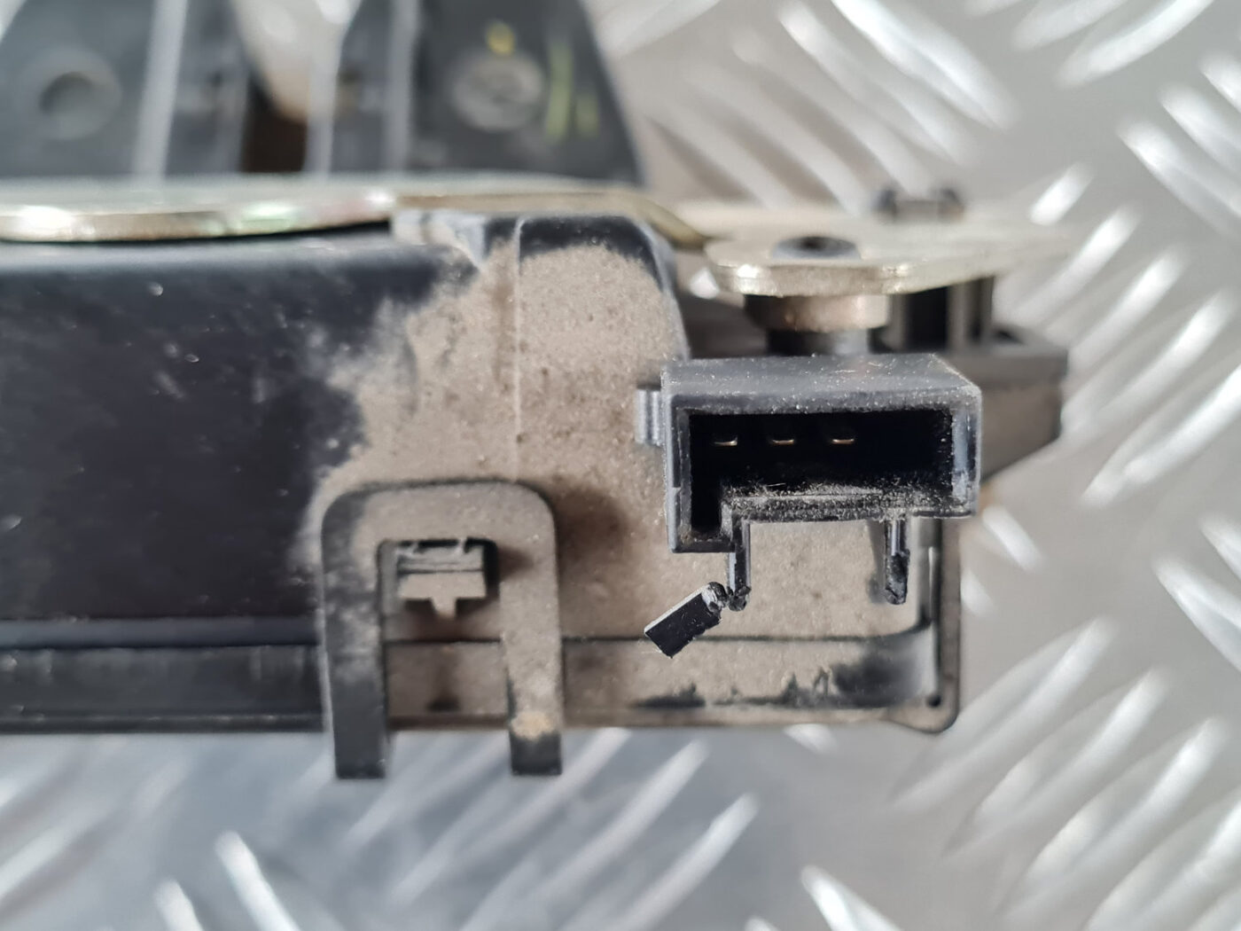 Bagāžnieka vāka slēdzene priekš SAAB 9-3 2009