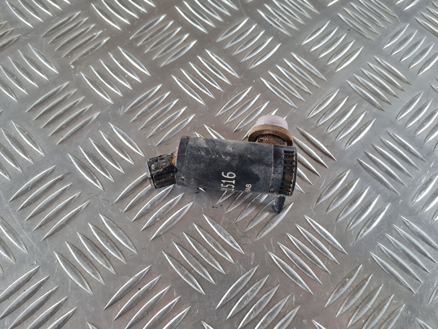 Mazgātāja šķidruma sūknis priekš SAAB 9-3 2009 1 Mazgātāja šķidruma sūknis priekš SAAB 9-3 2009