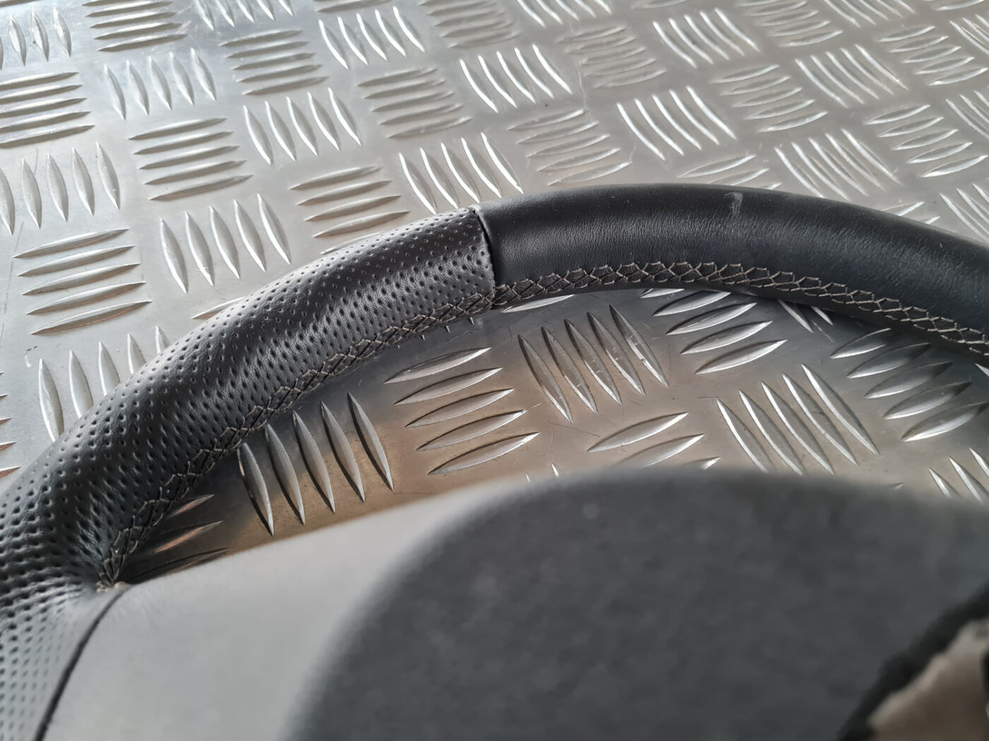 Stūre priekš SAAB 9-3 2009 7 Stūre priekš SAAB 9-3 2009