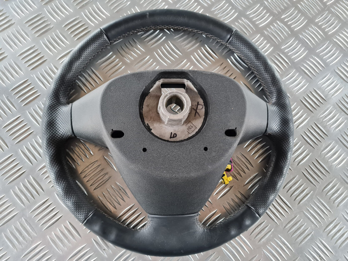 Stūre priekš SAAB 9-3 2009 3 Stūre priekš SAAB 9-3 2009