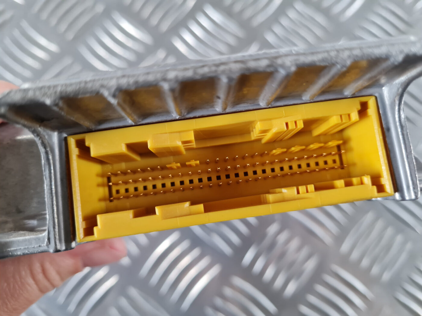 Drošības spilvena vadības bloks priekš SAAB 9-3 2009 3 Drošības spilvena vadības bloks priekš SAAB 9-3 2009