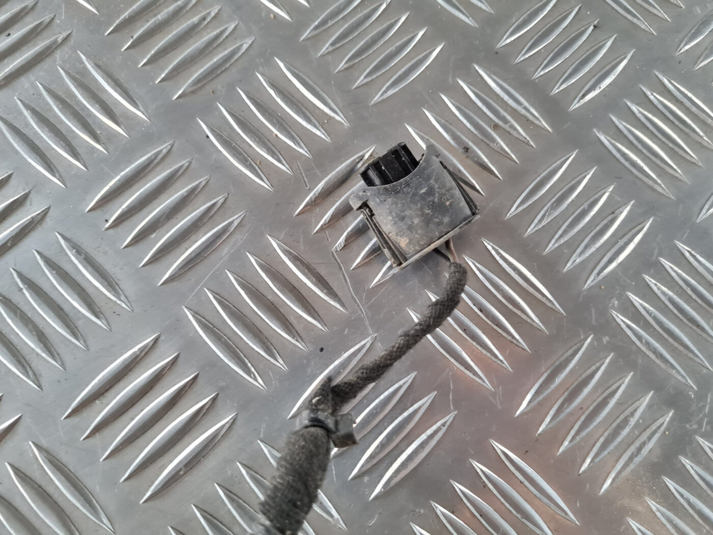 Priekšejo lukturu vadi priekš SAAB 9-3 2009