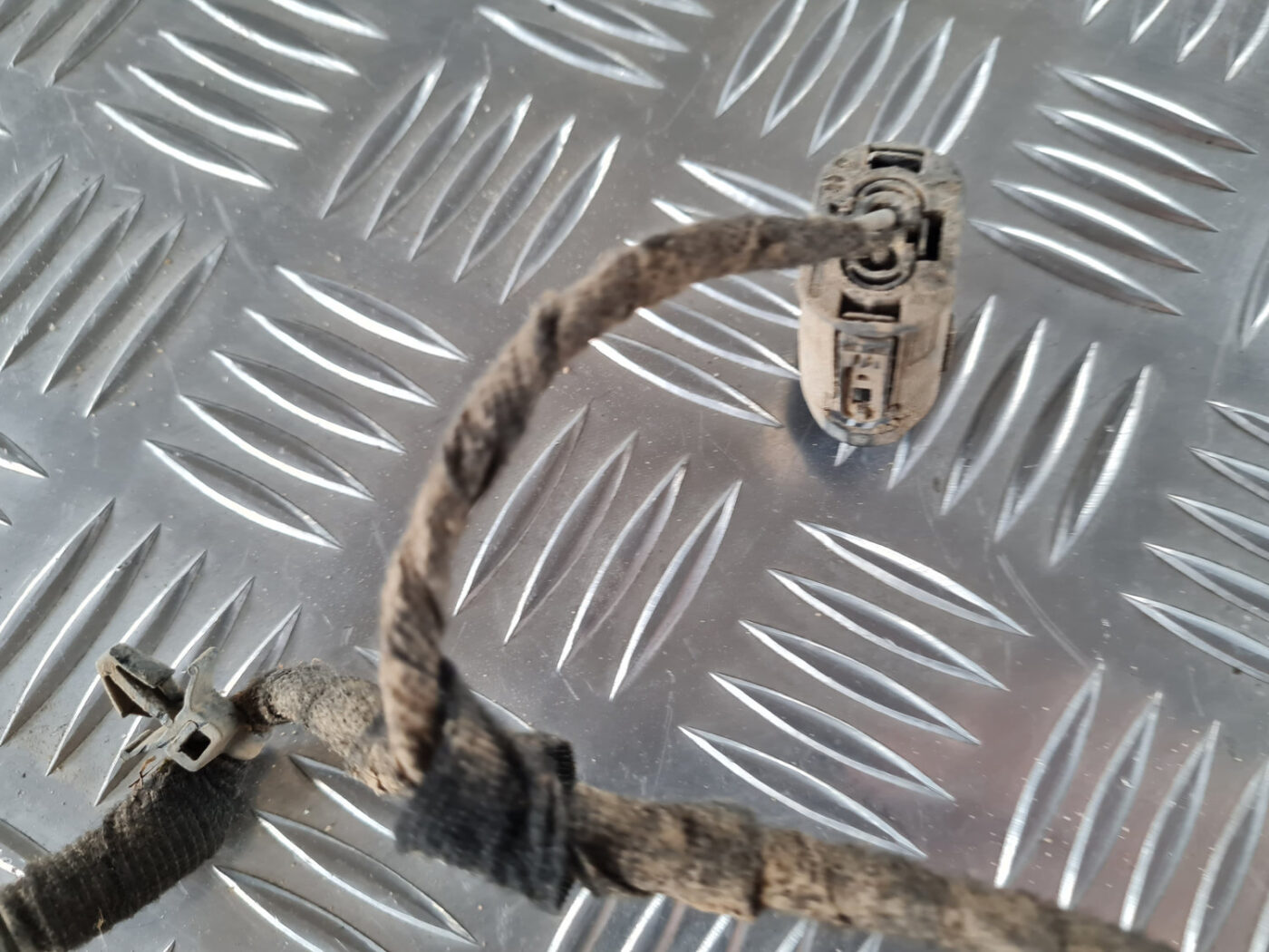 Priekšejo lukturu vadi priekš SAAB 9-3 2009