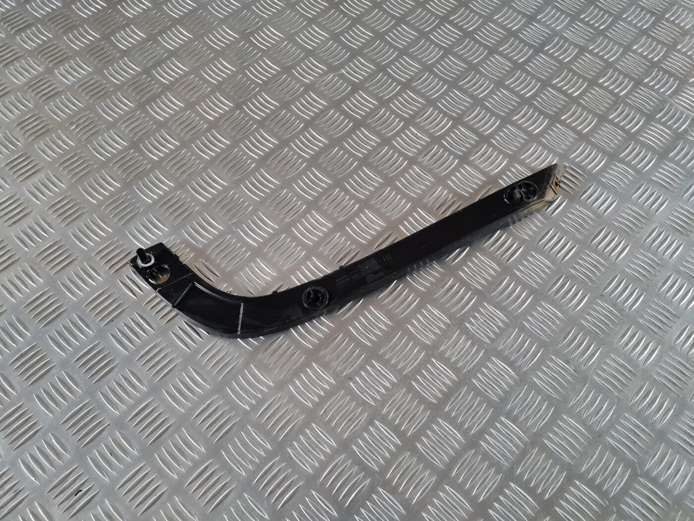 Aizmugurēja bufera kronšteins priekš SAAB 9-3 2009