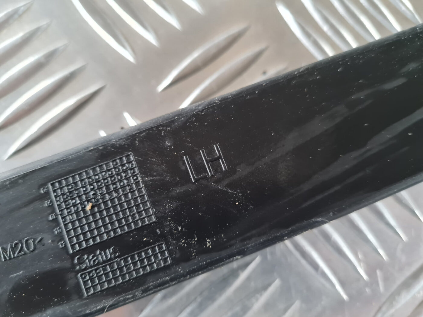 Aizmugurēja bufera kronšteins priekš SAAB 9-3 2009