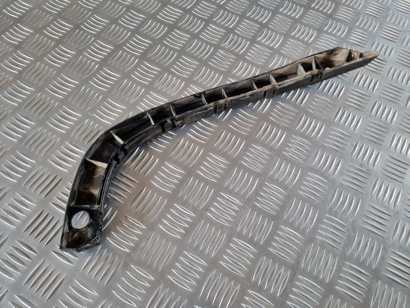 Aizmugurēja bufera kronšteins priekš SAAB 9-3 2009