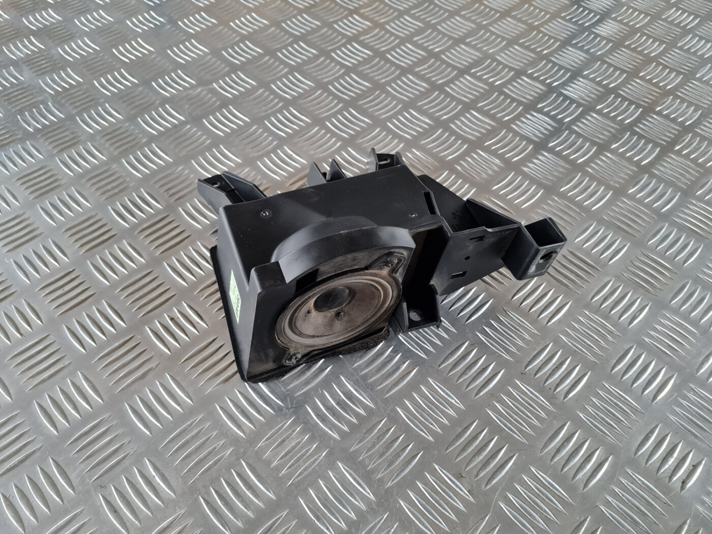 Skaļrunis bagāžnieka nodalījumā priekš SAAB 9-3 2009 1 Skaļrunis bagāžnieka nodalījumā priekš SAAB 9-3 2009