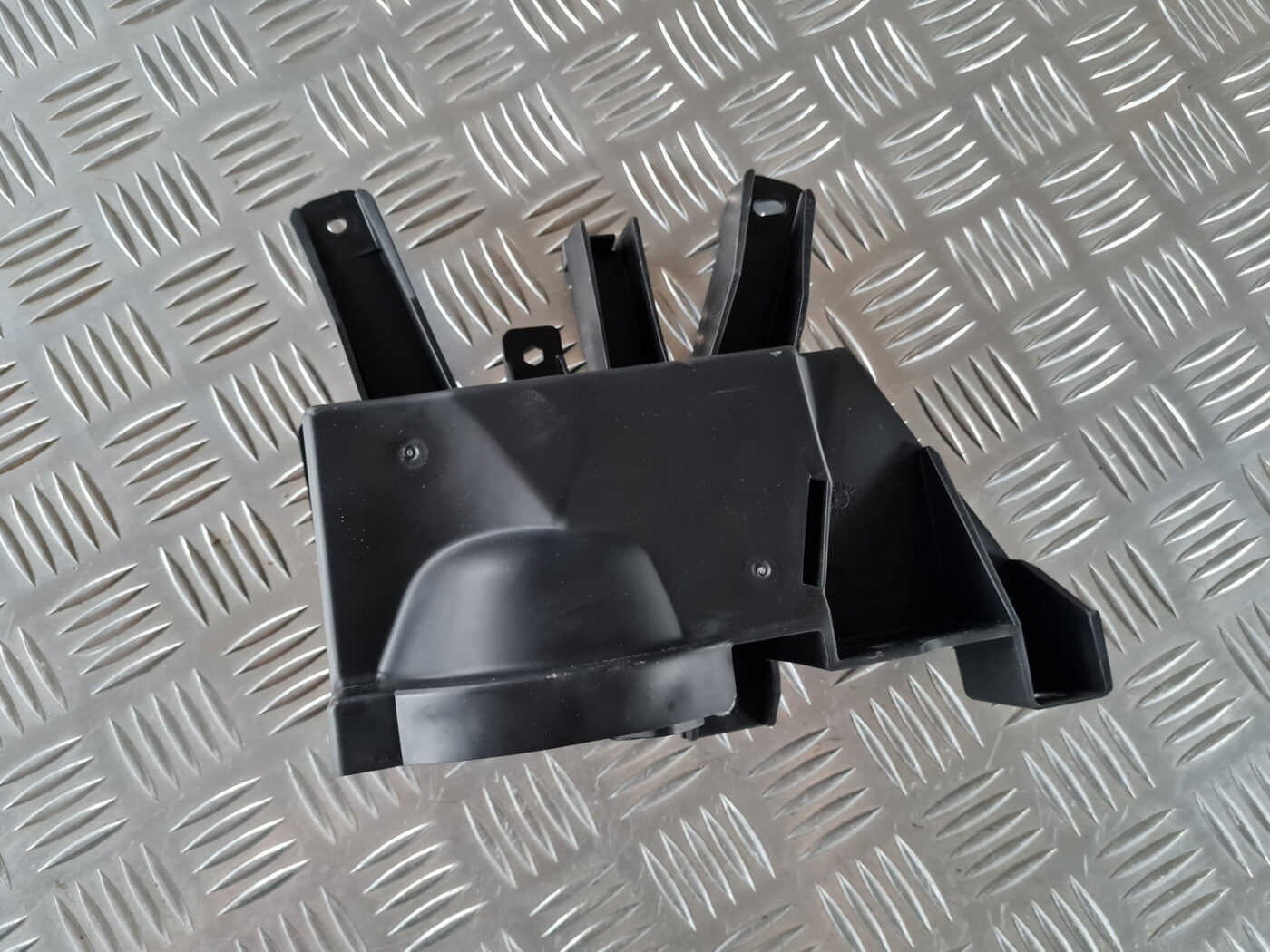 Skaļrunis bagāžnieka nodalījumā priekš SAAB 9-3 2009 2 Skaļrunis bagāžnieka nodalījumā priekš SAAB 9-3 2009