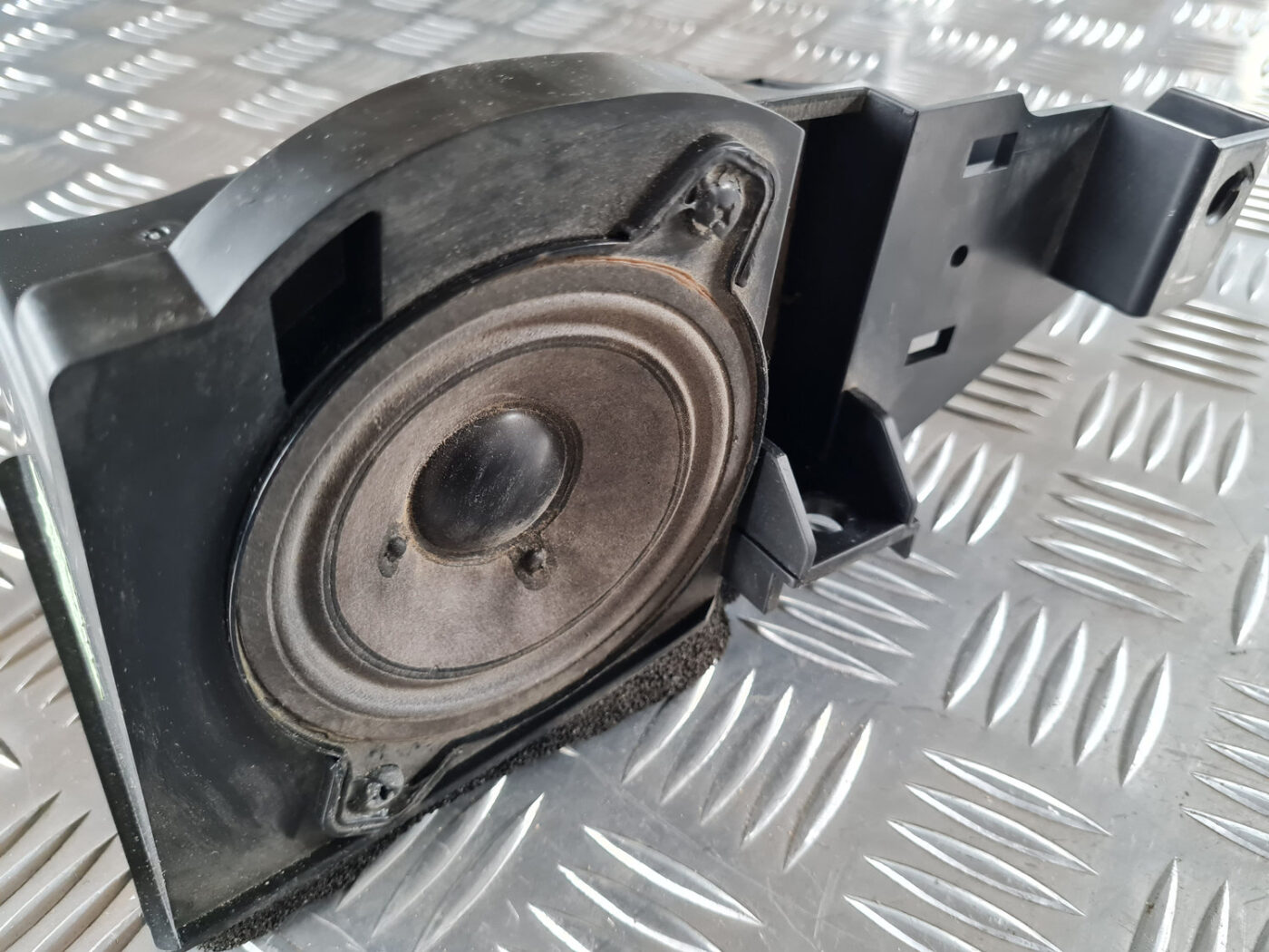 Skaļrunis bagāžnieka nodalījumā priekš SAAB 9-3 2009 8 Skaļrunis bagāžnieka nodalījumā priekš SAAB 9-3 2009