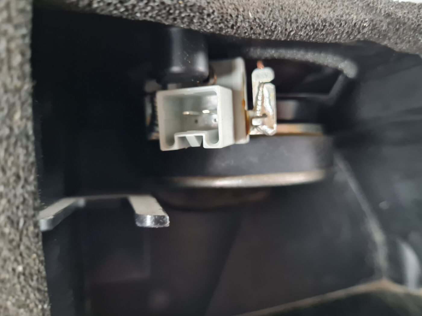 Skaļrunis bagāžnieka nodalījumā priekš SAAB 9-3 2009 5 Skaļrunis bagāžnieka nodalījumā priekš SAAB 9-3 2009