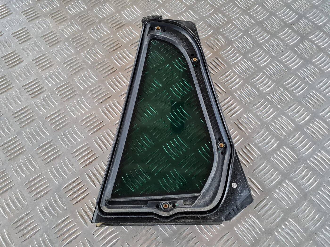 Labo durvju stūra stikls priekš SAAB 9-3 2009