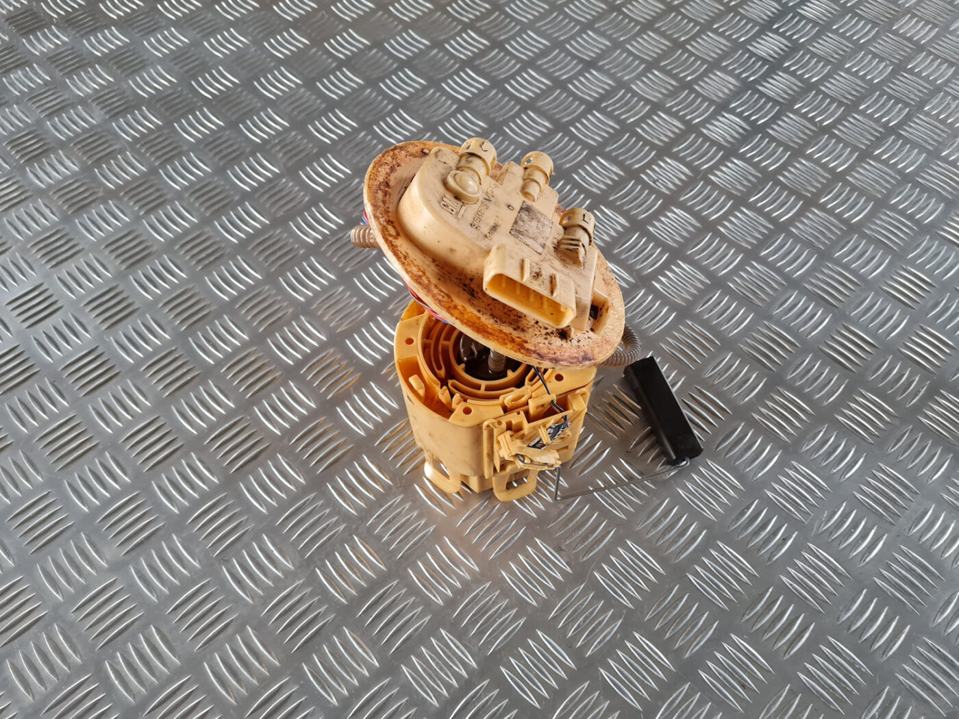 Degvielas tvertnes sūknis priekš SAAB 9-3 2009 1 Degvielas tvertnes sūknis priekš SAAB 9-3 2009