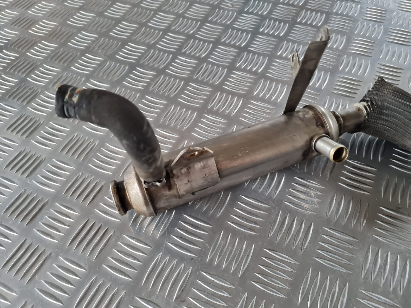 EGR vārsta dzesētājs priekš SAAB 9-3 2009 2 EGR vārsta dzesētājs priekš SAAB 9-3 2009