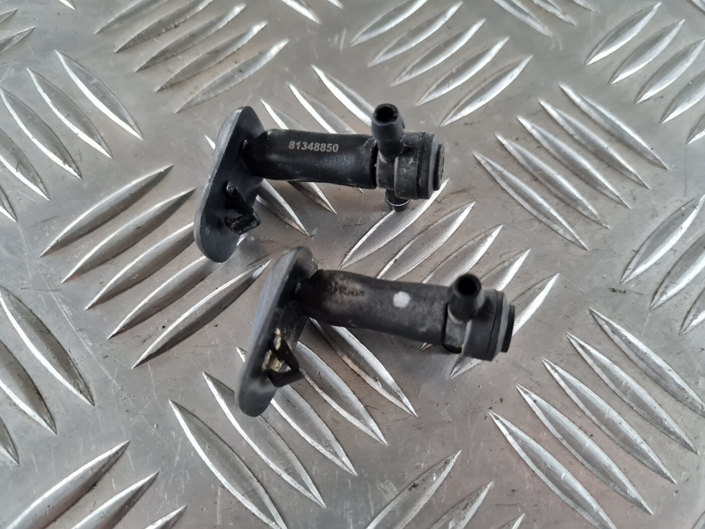 Vējstikla mazgāšanas šķidruma sprausla priekš SAAB 9-3 2009