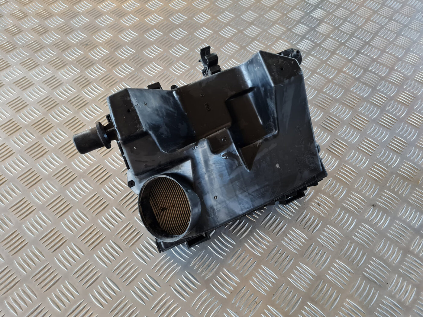 Gaisa filtra korpuss priekš SAAB 9-3 2009 4 Gaisa filtra korpuss priekš SAAB 9-3 2009