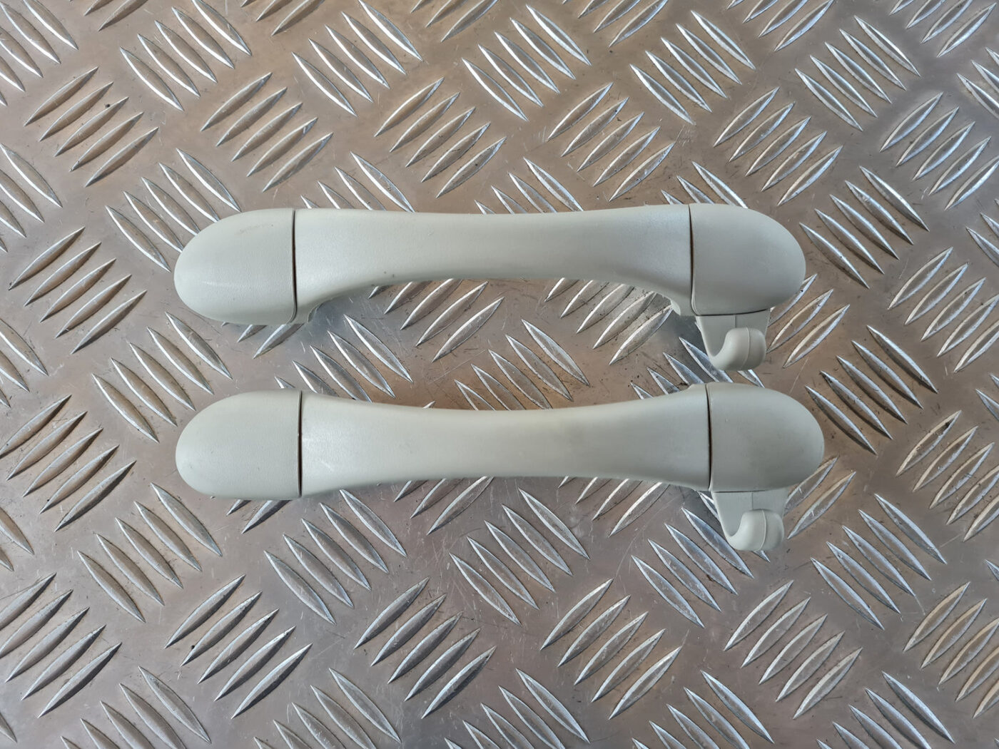 Salona rokturis griestos priekš SAAB 9-3 2009 7 Salona rokturis griestos priekš SAAB 9-3 2009