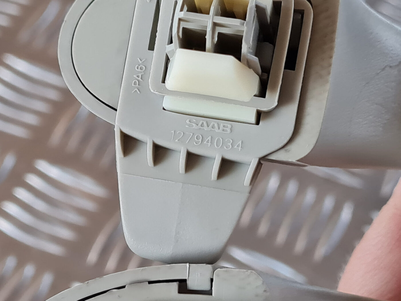 Salona rokturis griestos priekš SAAB 9-3 2009 5 Salona rokturis griestos priekš SAAB 9-3 2009