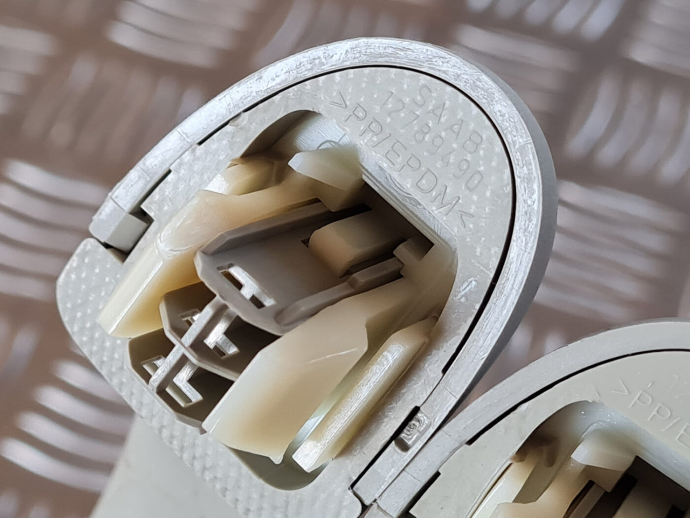 Salona rokturis griestos priekš SAAB 9-3 2009 3 Salona rokturis griestos priekš SAAB 9-3 2009