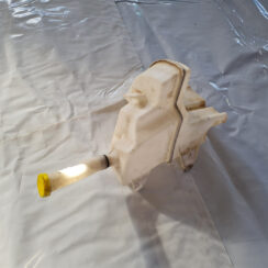 Mazgātāja šķidruma tvertne priekš SAAB 9-3 2009