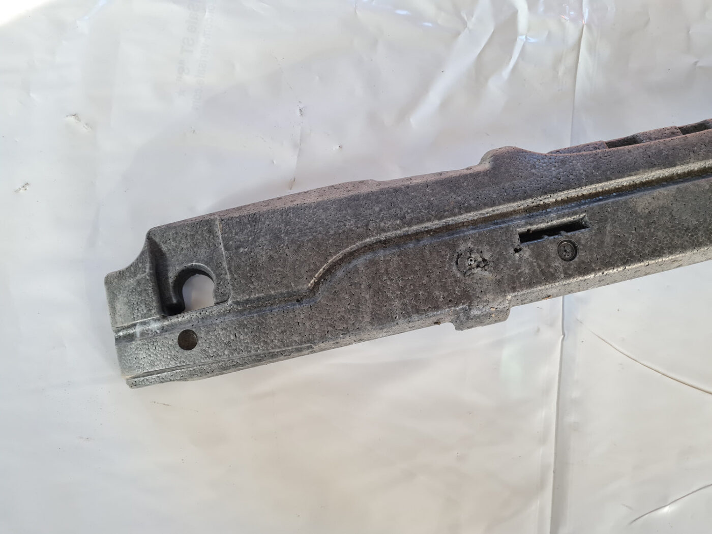 Priekšēja bufera putuplasts priekš SAAB 9-3 2009 2 Priekšēja bufera putuplasts priekš SAAB 9-3 2009