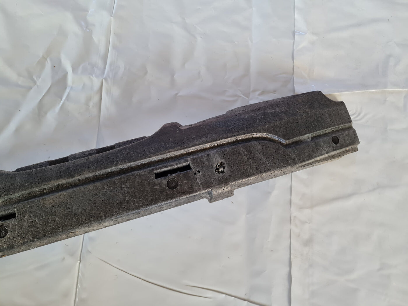 Priekšēja bufera putuplasts priekš SAAB 9-3 2009 5 Priekšēja bufera putuplasts priekš SAAB 9-3 2009