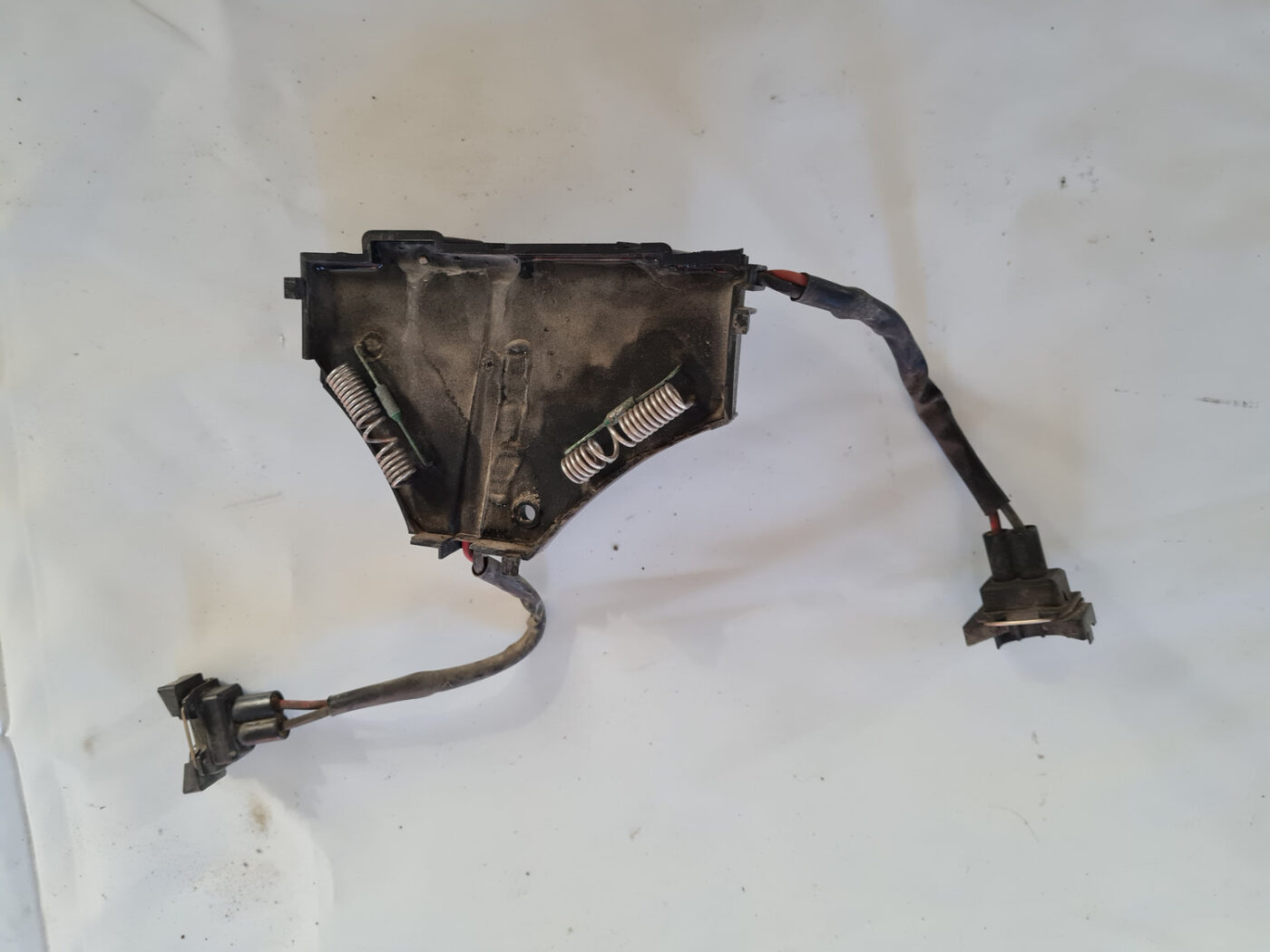 Ventilatora vadības bloks priekš SAAB 9-3 2009 6 Ventilatora vadības bloks priekš SAAB 9-3 2009