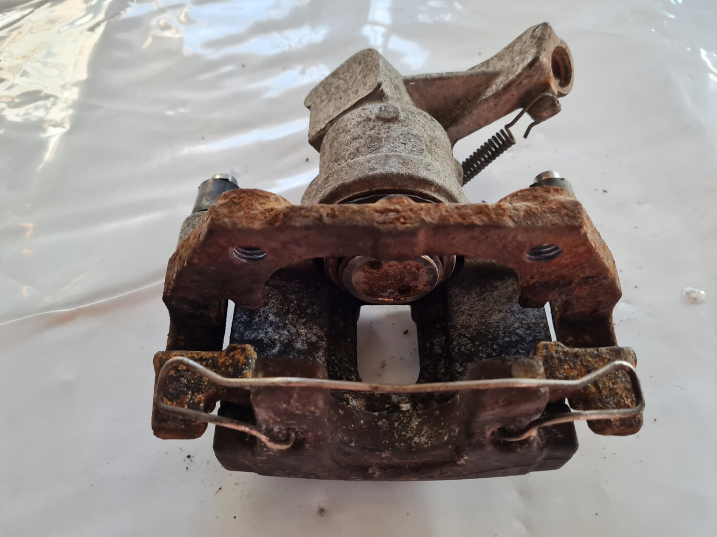 Aizmugurējais kreisais suports priekš SAAB 9-3 2009