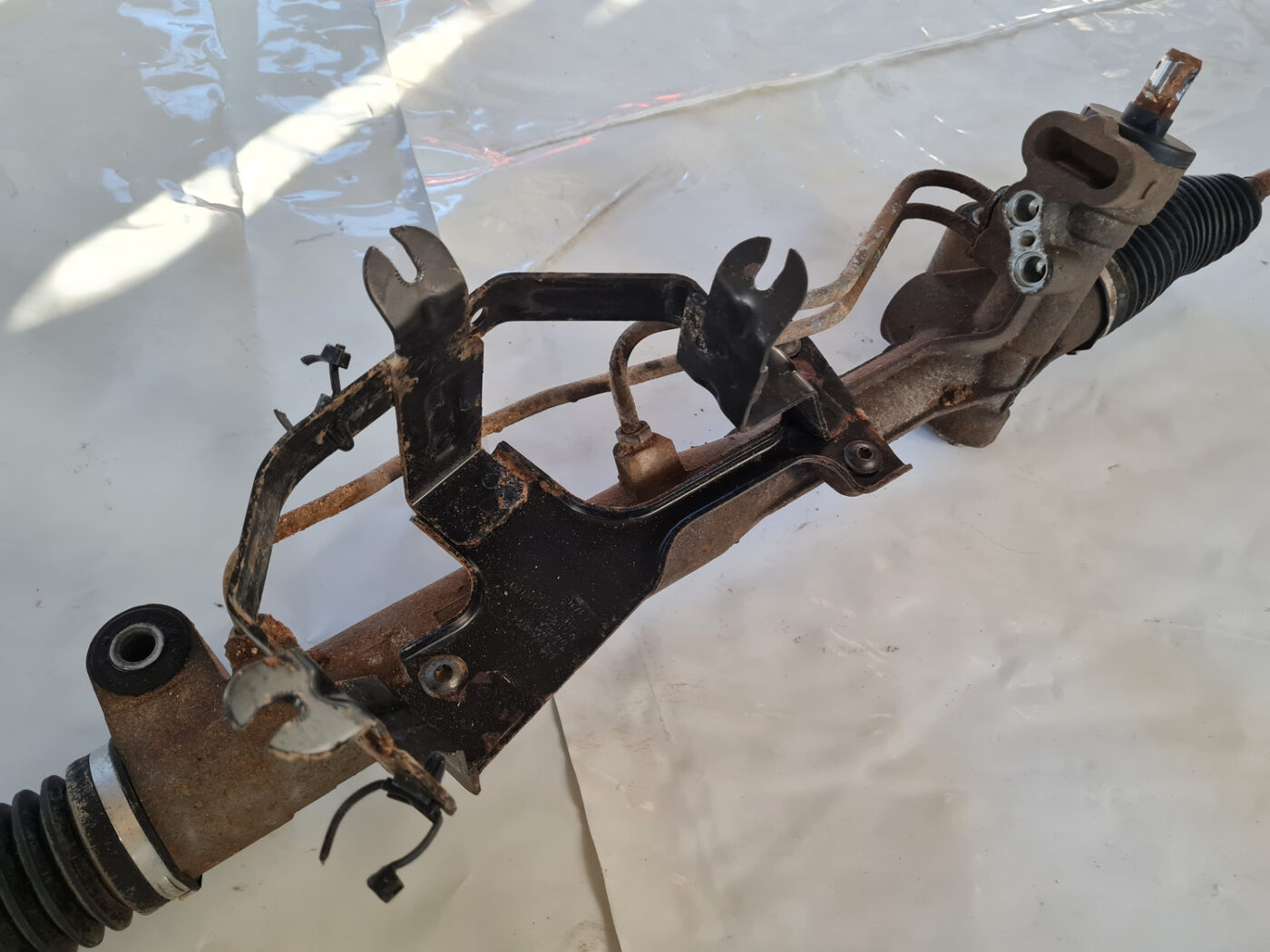 Stūres mehānisms priekš SAAB 9-3 2009 10 Stūres mehānisms priekš SAAB 9-3 2009