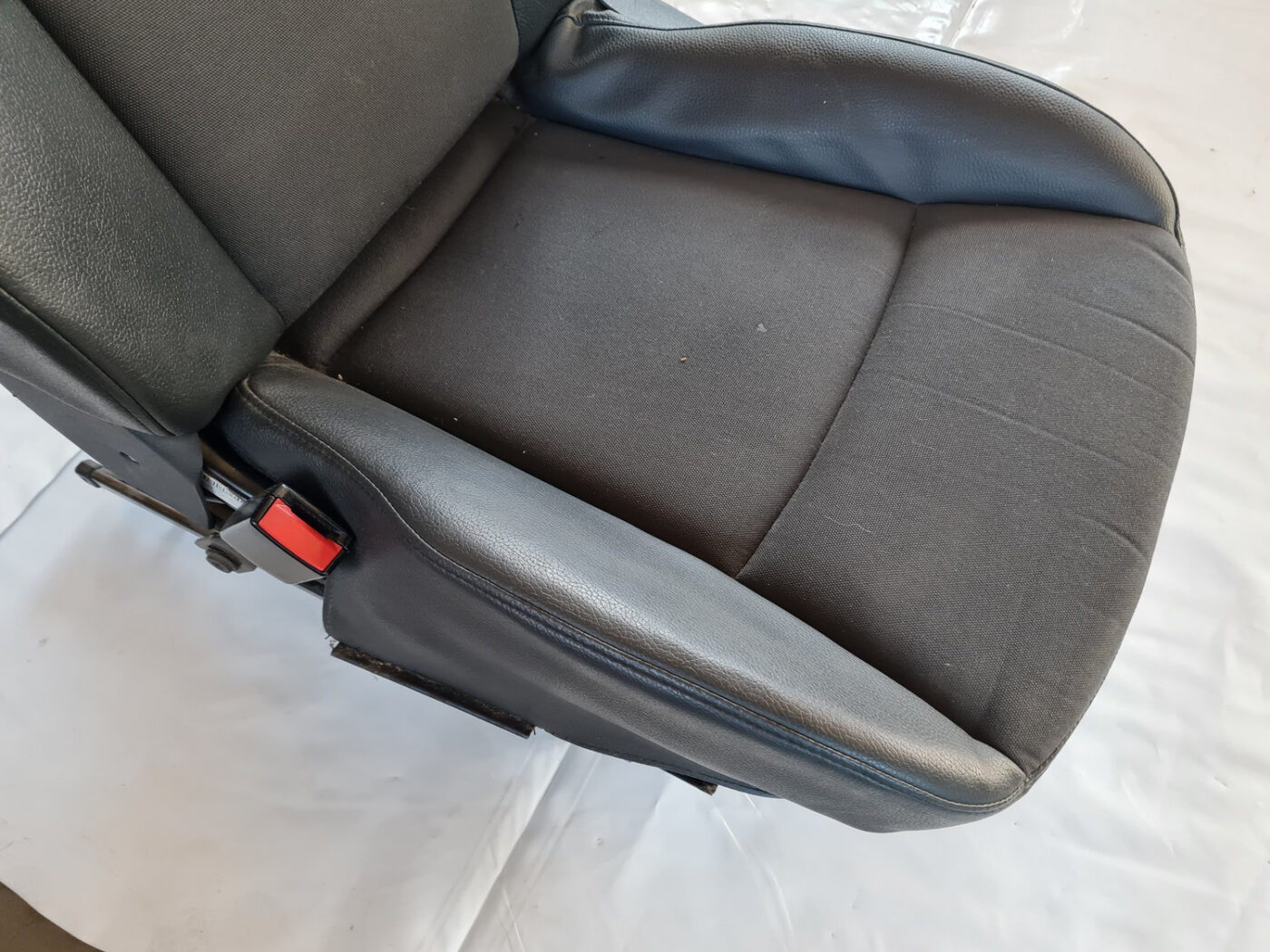 Priekšējais kreisais sēdeklis priekš SAAB 9-3 2009 2 Priekšējais kreisais sēdeklis priekš SAAB 9-3 2009