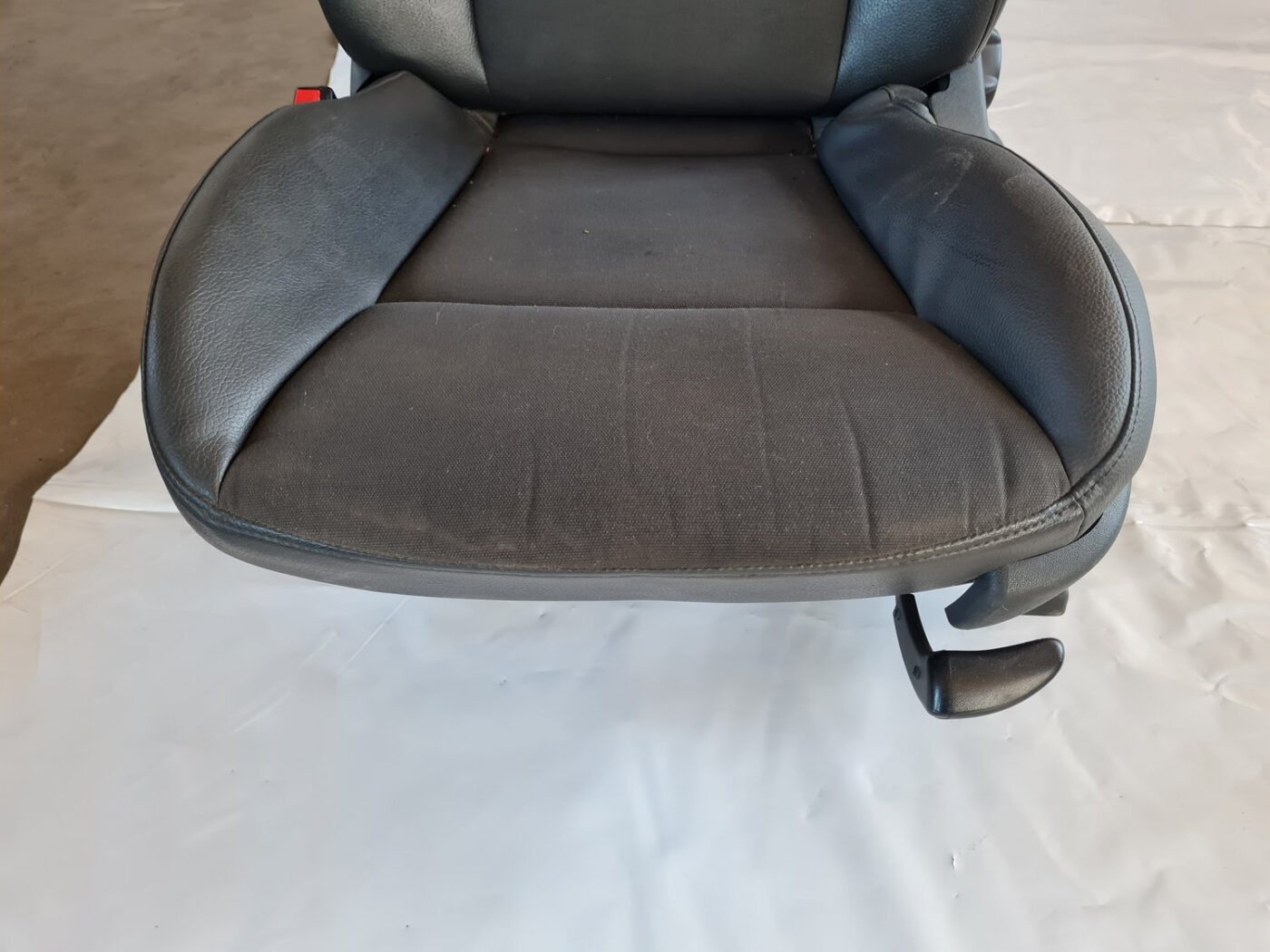 Priekšējais kreisais sēdeklis priekš SAAB 9-3 2009 3 Priekšējais kreisais sēdeklis priekš SAAB 9-3 2009