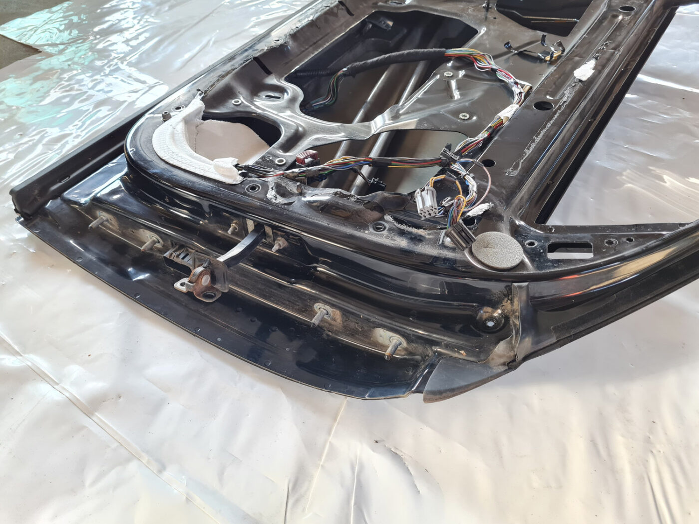 Priekšējās kreisās durvis priekš SAAB 9-3 2009 2 Priekšējās kreisās durvis priekš SAAB 9-3 2009