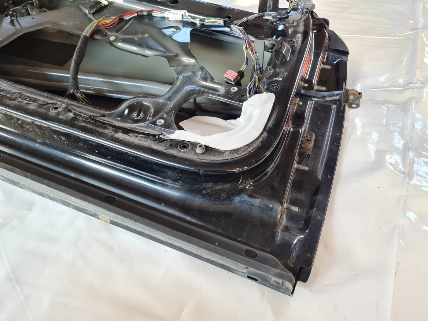 Priekšējās kreisās durvis priekš SAAB 9-3 2009 11 Priekšējās kreisās durvis priekš SAAB 9-3 2009