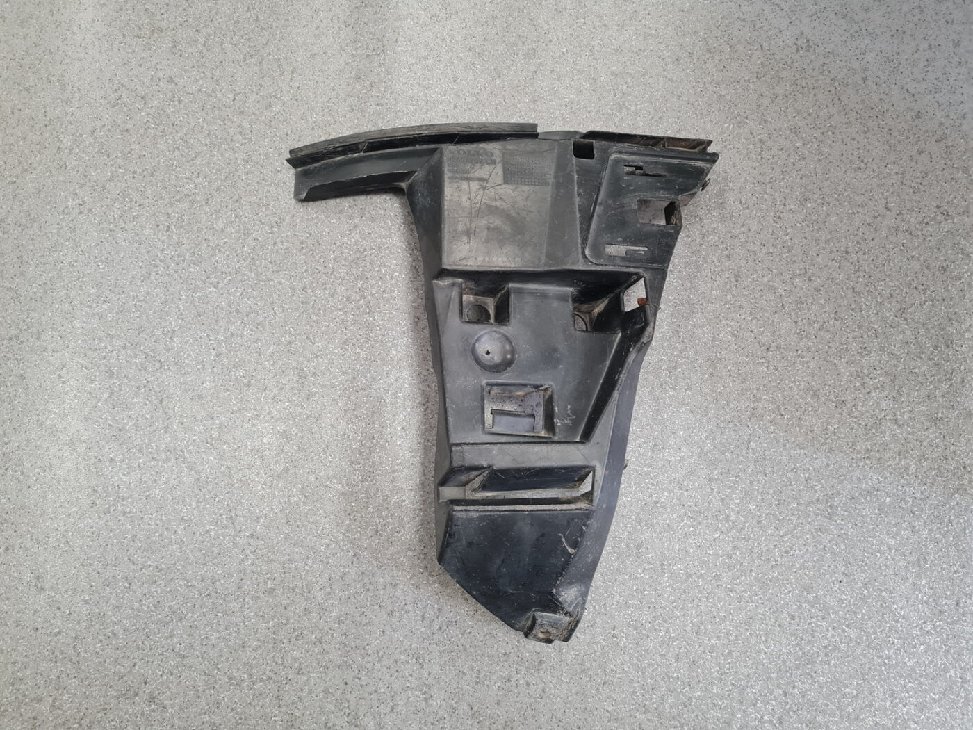 Priekšēja bufera kronšteins priekš VOLVO XC70 2007 1 Priekšēja bufera kronšteins priekš VOLVO XC70 2007