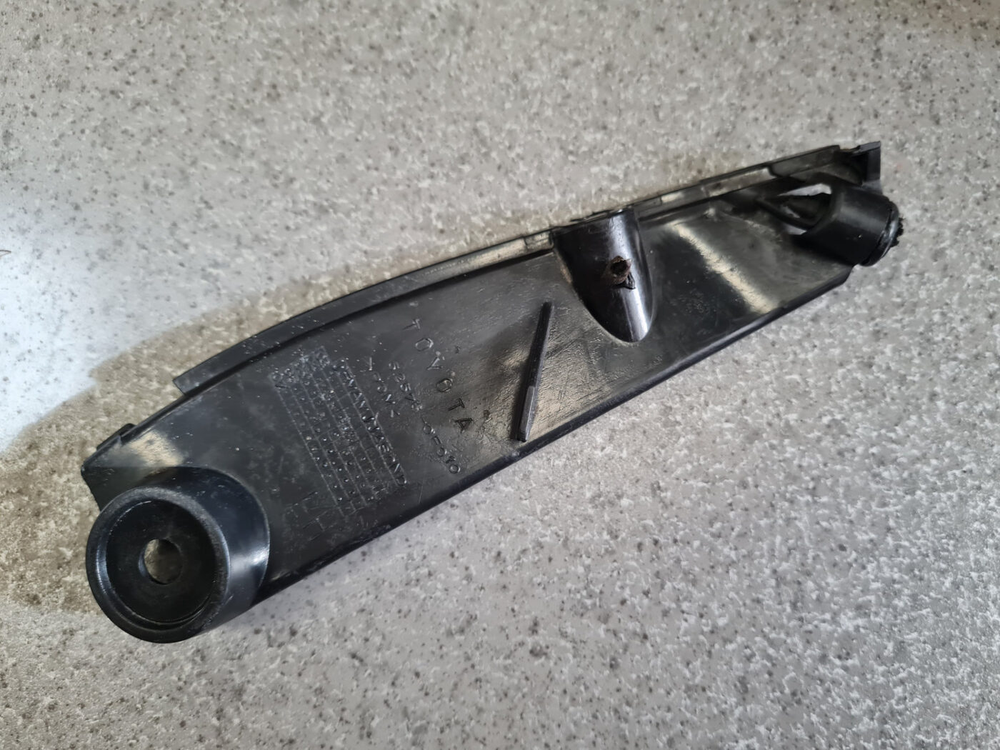 Aizmugurējā spārna un bufera stiprinājums priekš TOYOTA COROLLA VERSO 2008