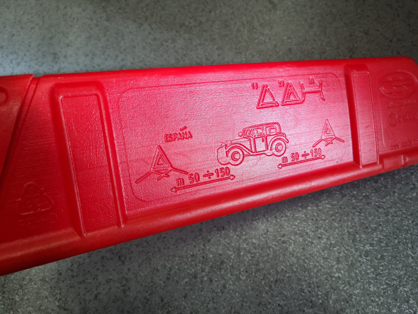 Brīdinājuma trīsstūris priekš VOLVO 850 1995 2 Brīdinājuma trīsstūris priekš VOLVO 850 1995