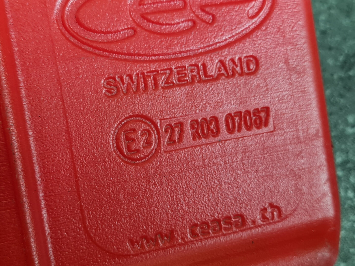 Brīdinājuma trīsstūris priekš VOLVO 850 1995 4 Brīdinājuma trīsstūris priekš VOLVO 850 1995