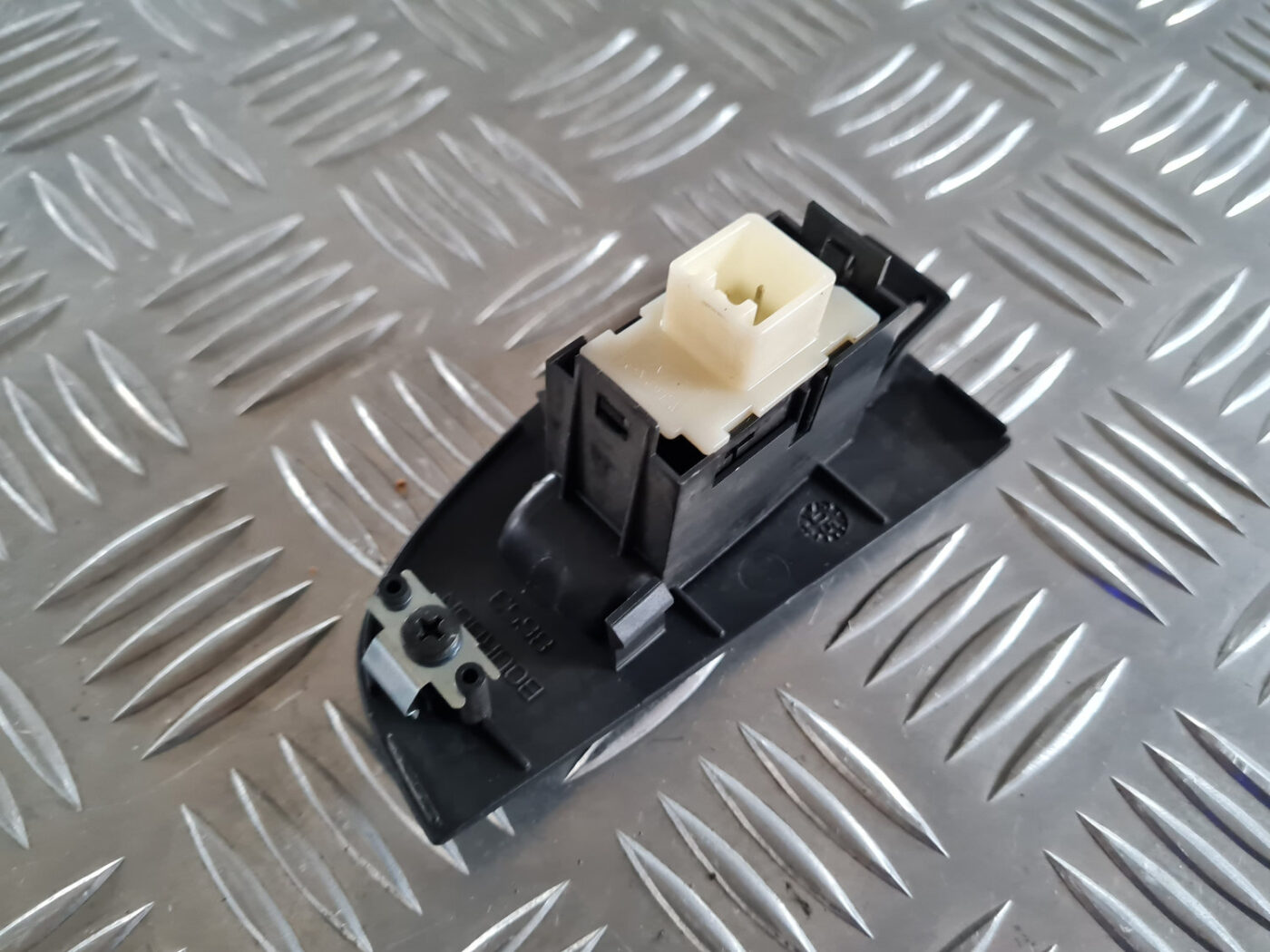 Stikla pacelšanas poga priekš TOYOTA AVENSIS 2007 UNIVERSAL 5 Stikla pacelšanas poga priekš TOYOTA AVENSIS 2007 UNIVERSAL