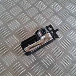 Salona durvju rokturis, aizmugures labais priekš TOYOTA AVENSIS 2007 UNIVERSAL