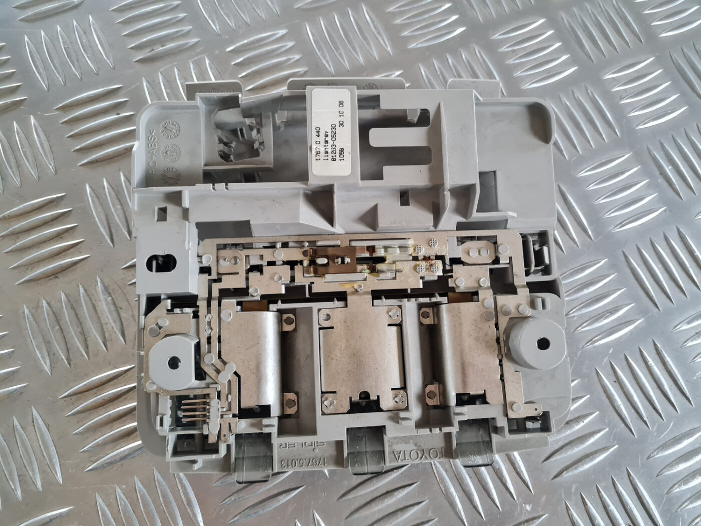 Salona apgaismojuma panelis priekš TOYOTA AVENSIS 2007 UNIVERSAL 6 Salona apgaismojuma panelis priekš TOYOTA AVENSIS 2007 UNIVERSAL